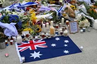 Bondi Beach massacre 004 (flatter cropped)