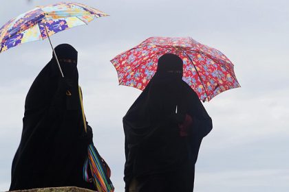 burka umbrella disguise muslims preview